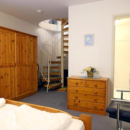 Ferienwohnung Ruhig gelegenes Haus am Ortseingang von Wenningstedt Exterior foto