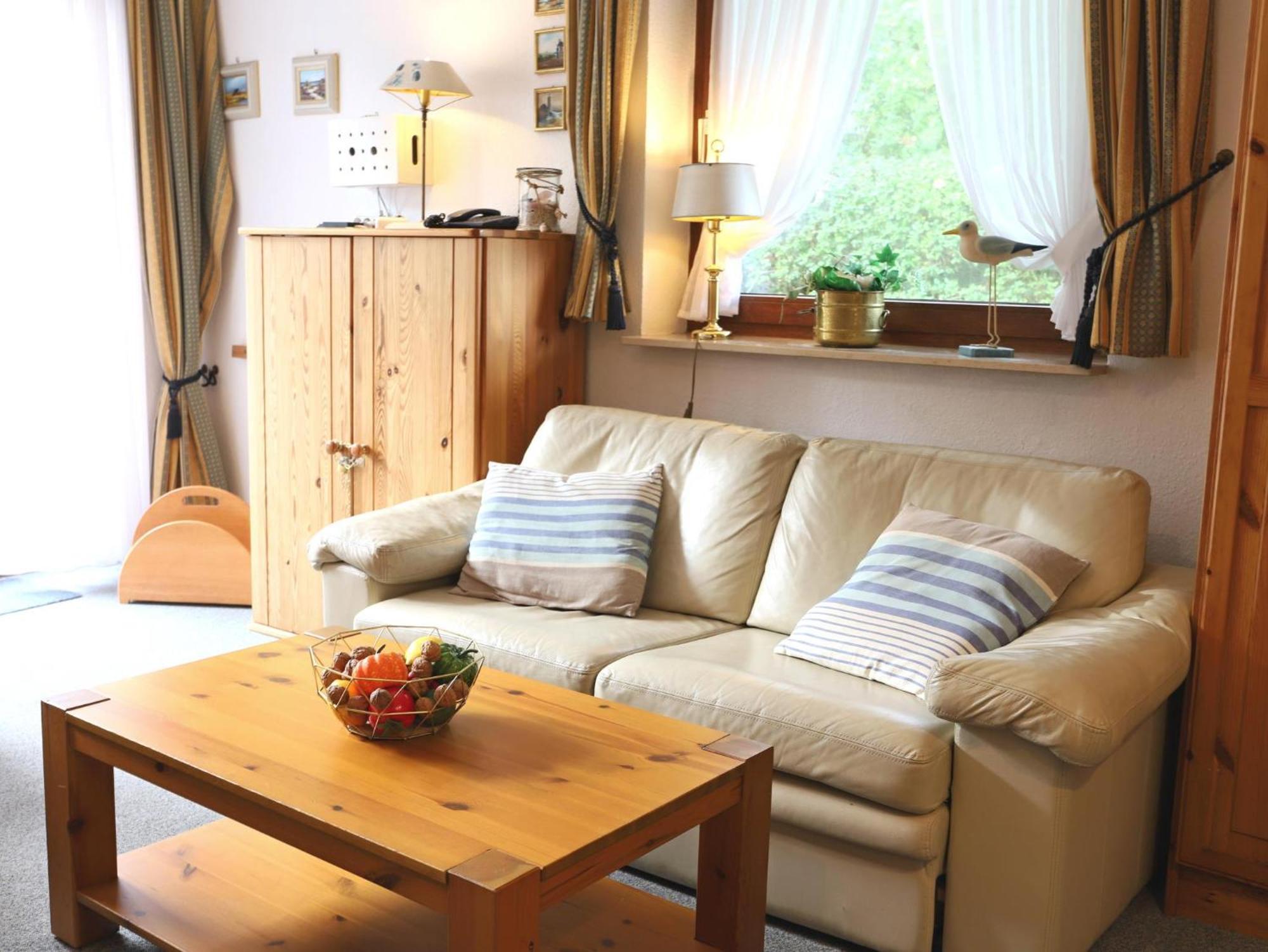 Ferienwohnung Ruhig gelegenes Haus am Ortseingang von Wenningstedt Exterior foto